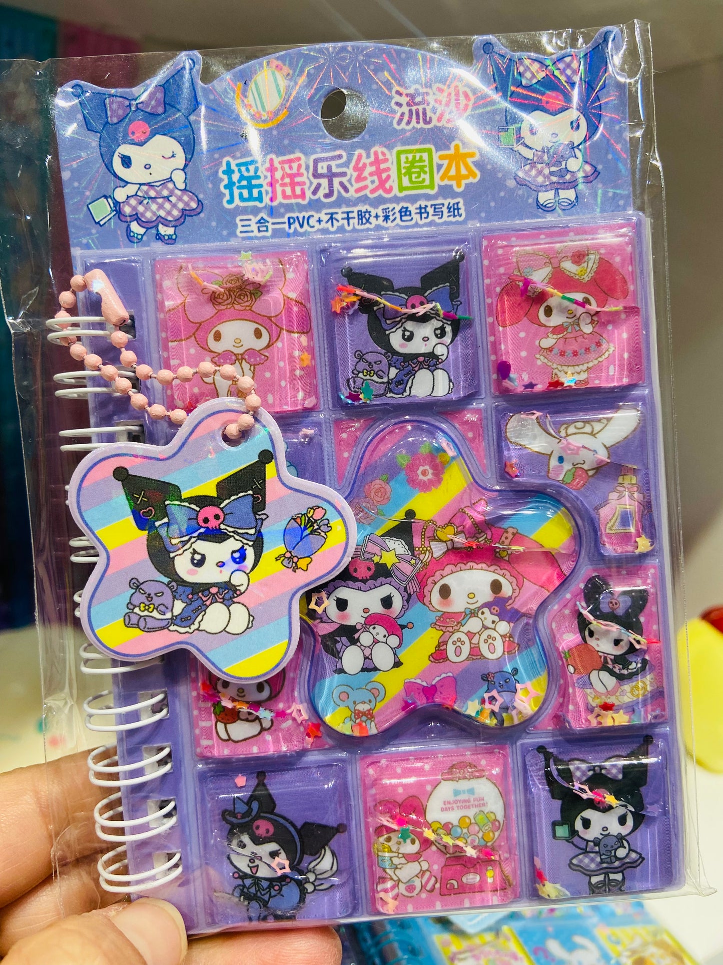 Bloco de anotações com pingente + adesivos Turma Hello Kitty