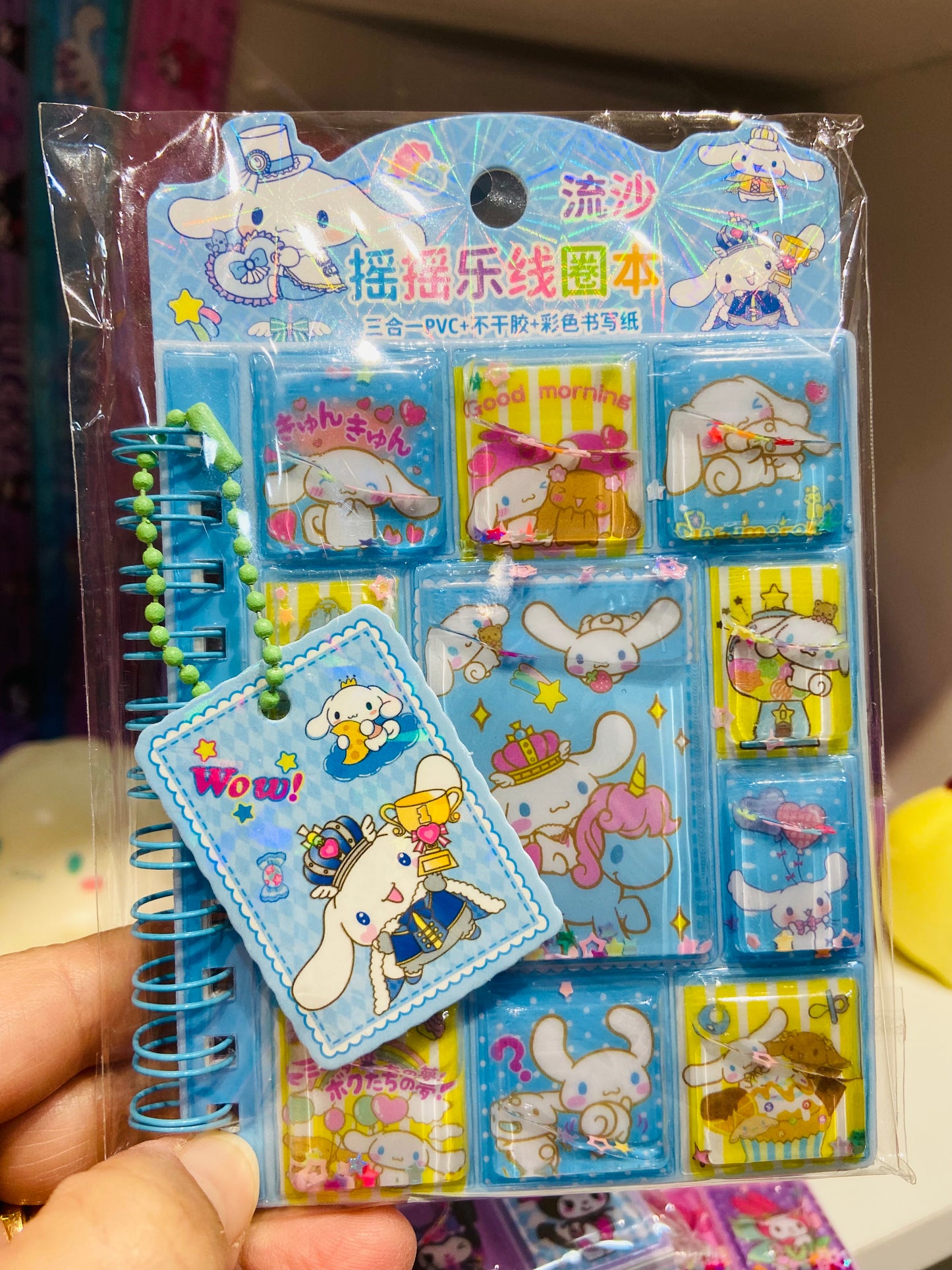 Bloco de anotações com pingente + adesivos Turma Hello Kitty
