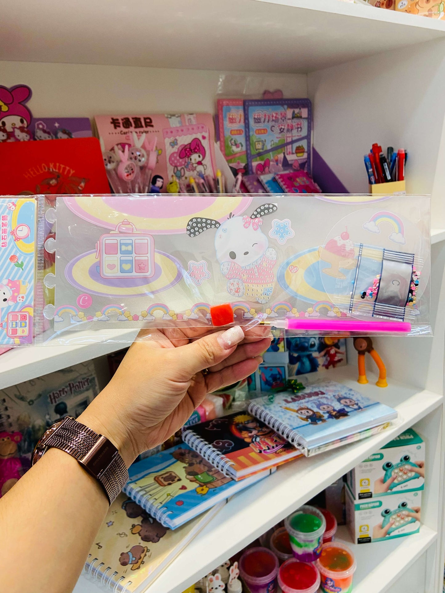 Porta-Treco Desmontável da Turma da Hello Kitty - Kit Diamond Painting DIY! 🎀