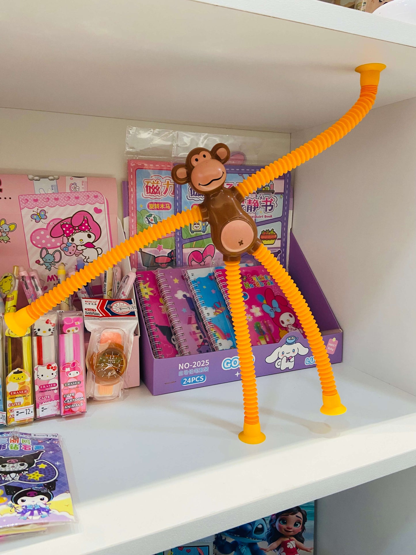 Macaco Divertido com LED e Tubos Flexíveis