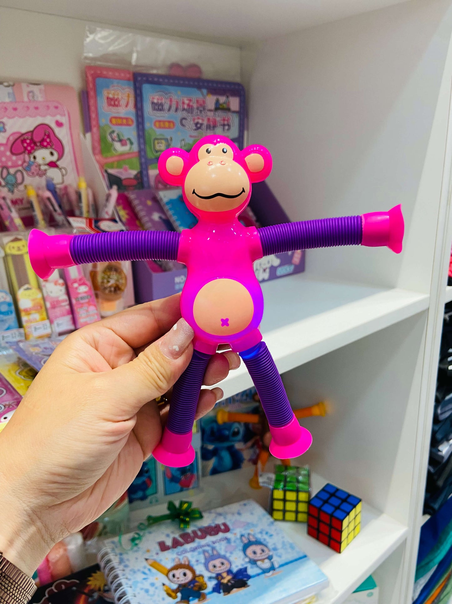 Macaco Divertido com LED e Tubos Flexíveis