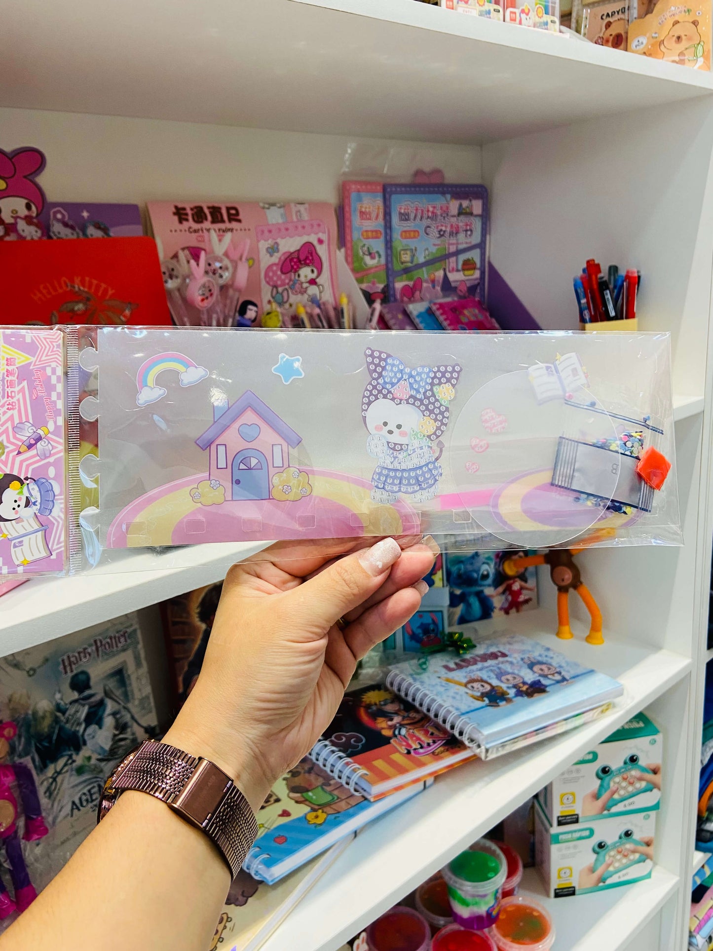 Porta-Treco Desmontável da Turma da Hello Kitty - Kit Diamond Painting DIY! 🎀