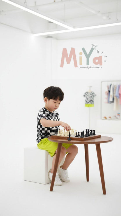 Conjunto Masculino Infantil Camiseta + Bermuda - Tamanho 4 e 6