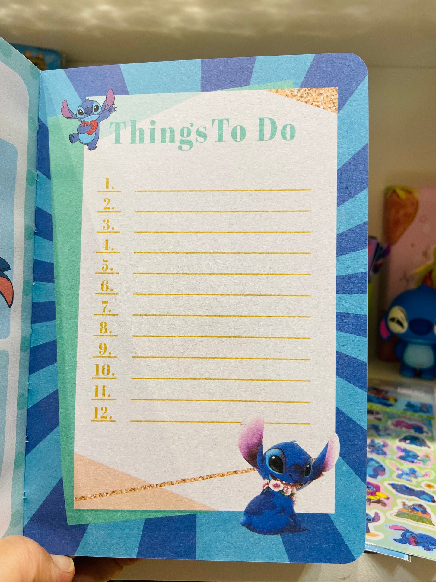 Agenda decorada, não datada, Personagens