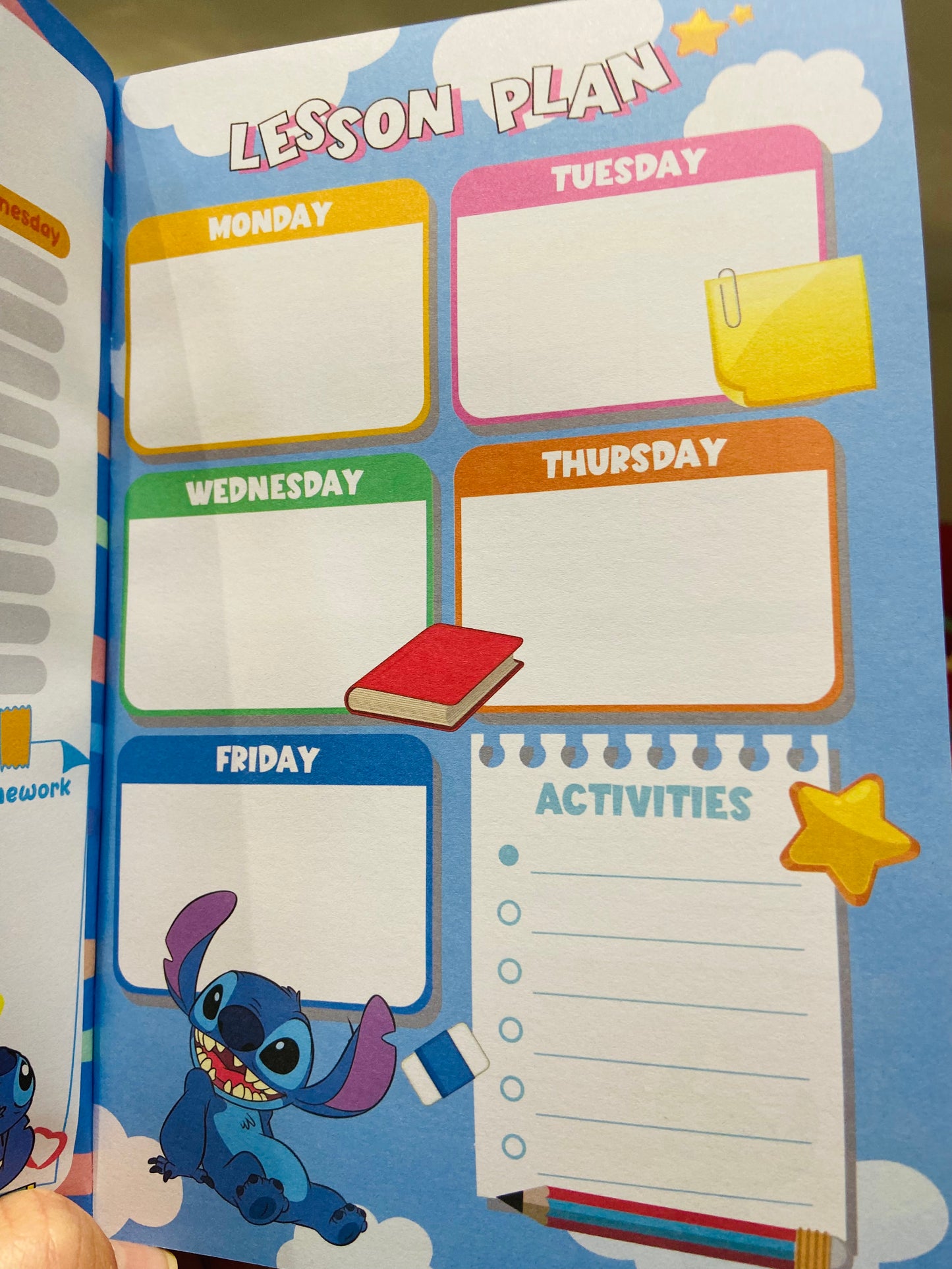 Agenda decorada, não datada, Personagens