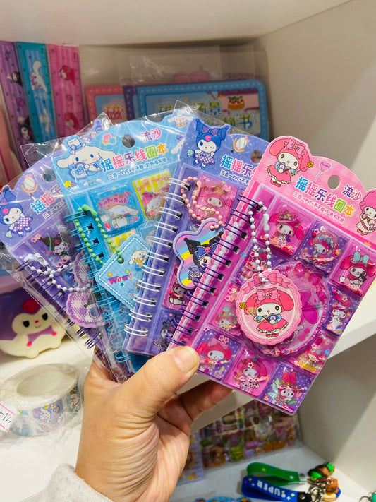 Bloco de anotações com pingente + adesivos Turma Hello Kitty