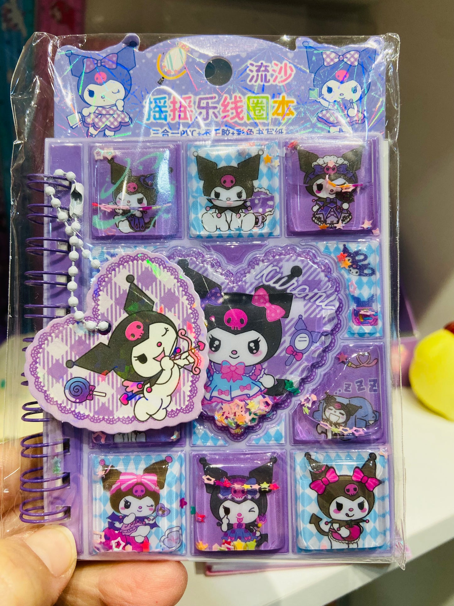 Bloco de anotações com pingente + adesivos Turma Hello Kitty
