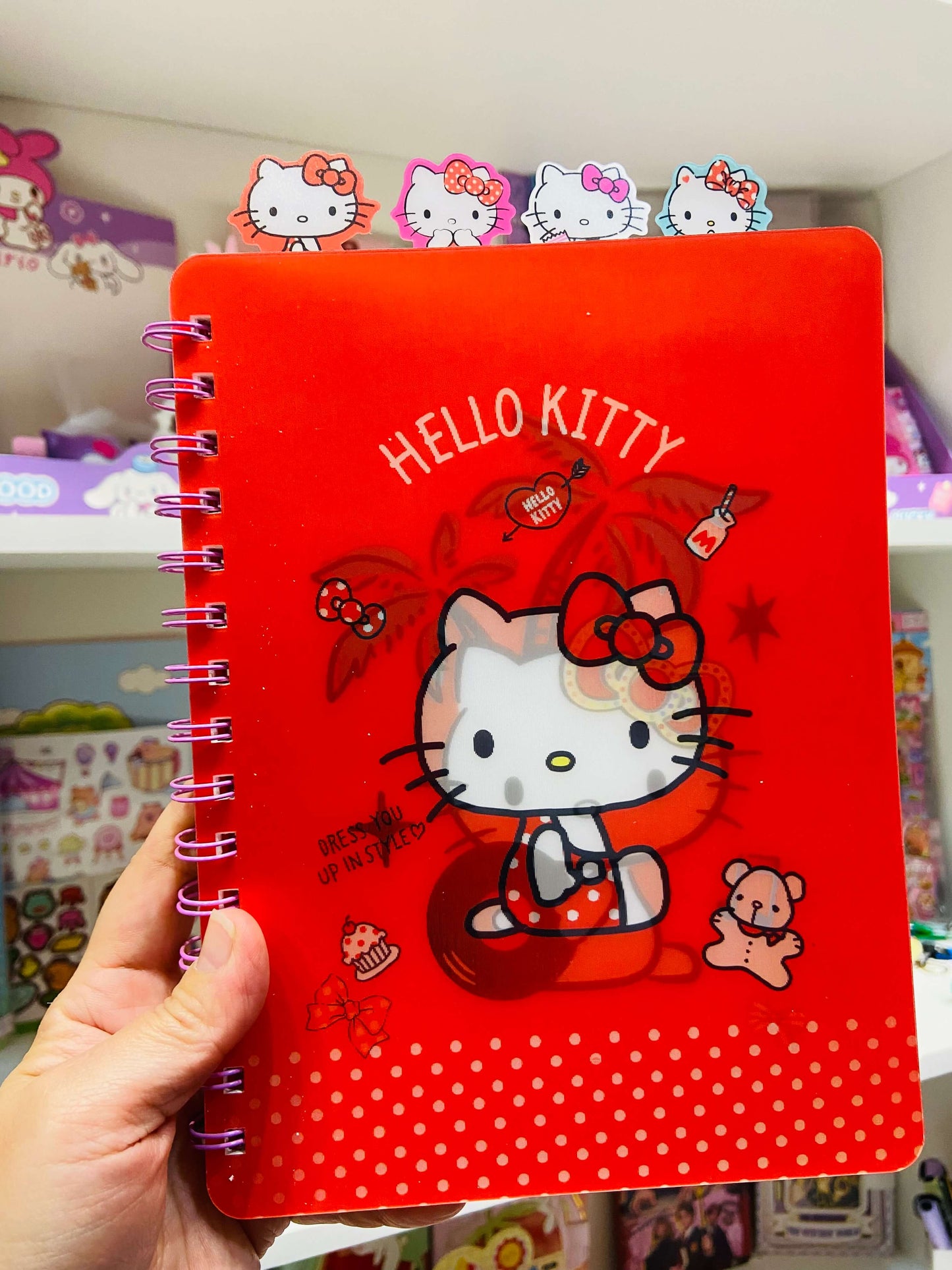 Caderno fofo A5 com capa holográfica da Hello Kitty
